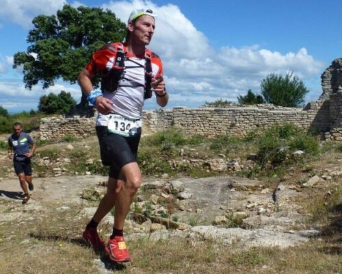 Trail des Traces de Laudun-l’Ardoise : pour le Bleuet de France, les gendarmes mobiles vont mouiller le maillot !